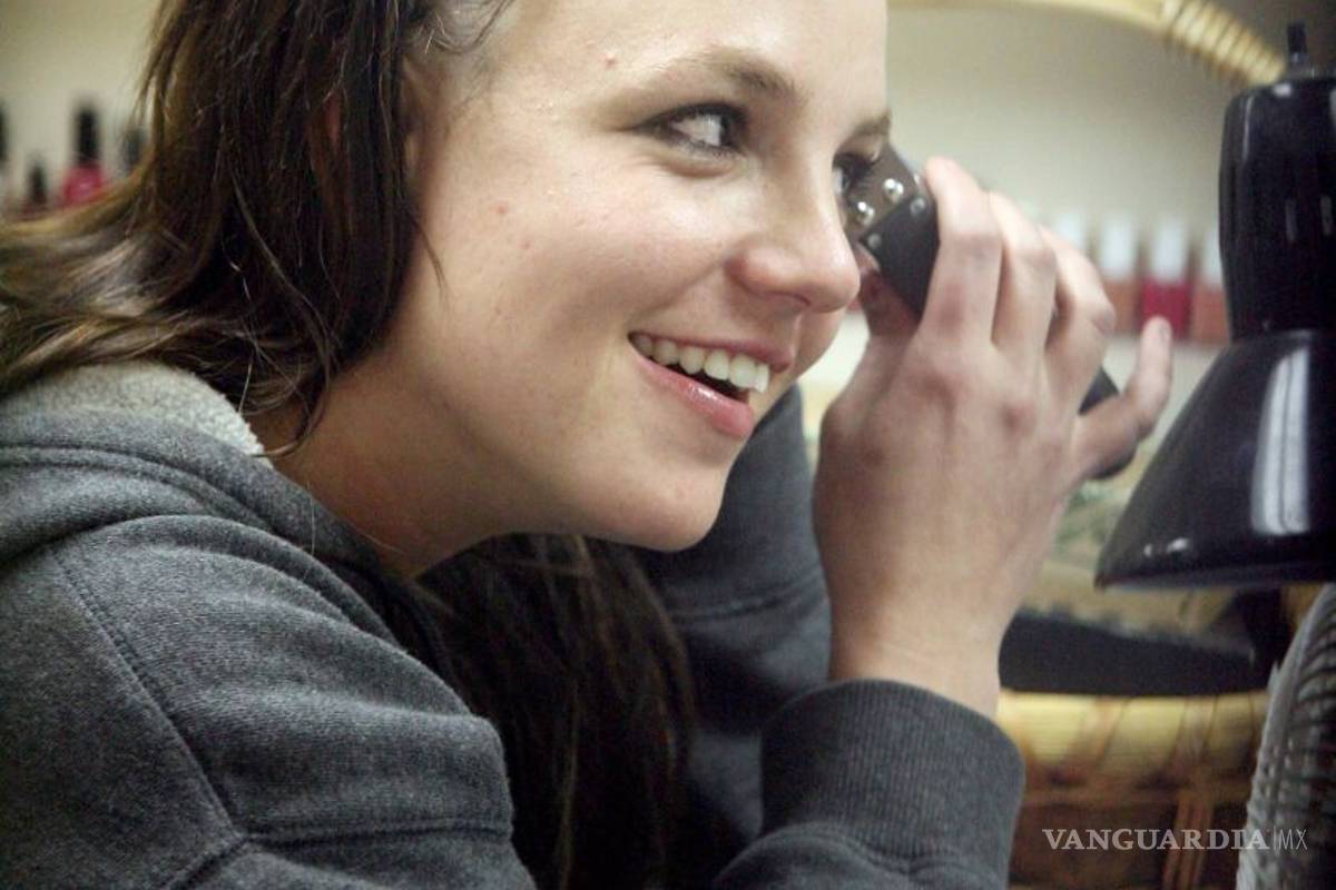 $!Britney Spears fue traicionada por sus guardaespaldas aquel día que se rapó