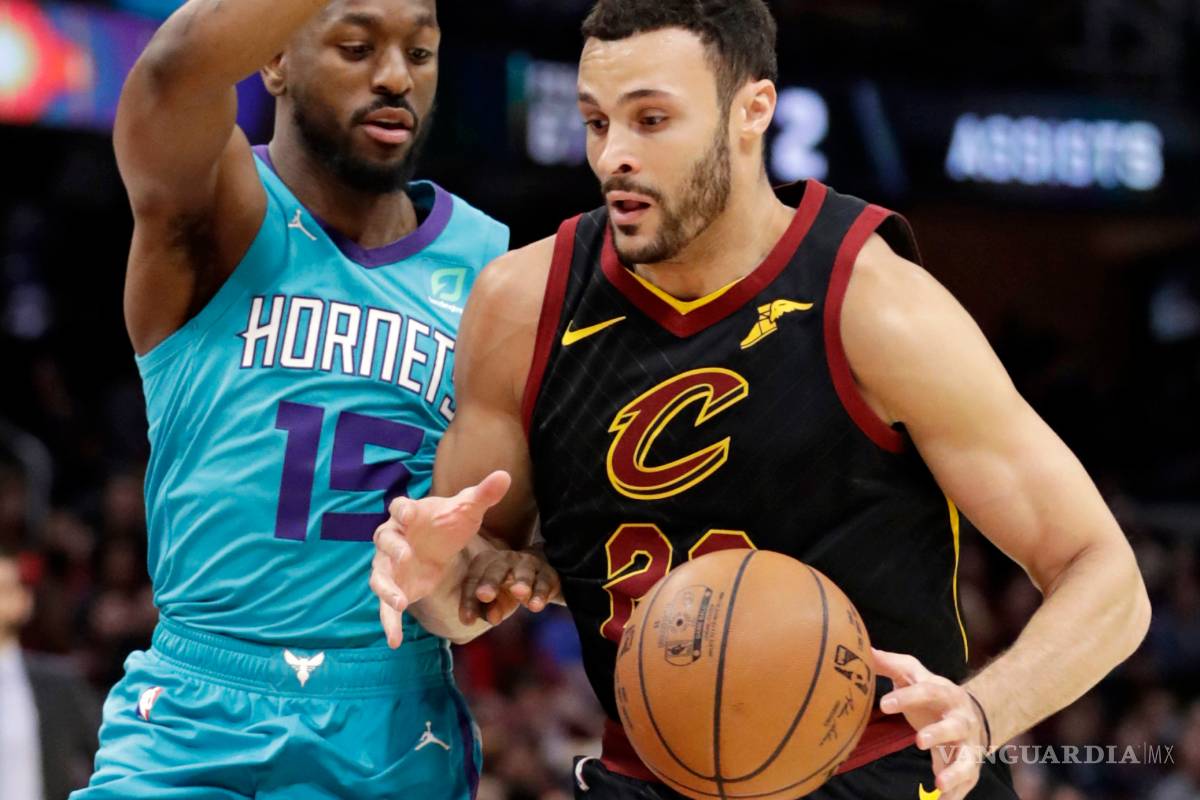 Los Hornets se aferran a la clasificación tras vencer a los Cavs