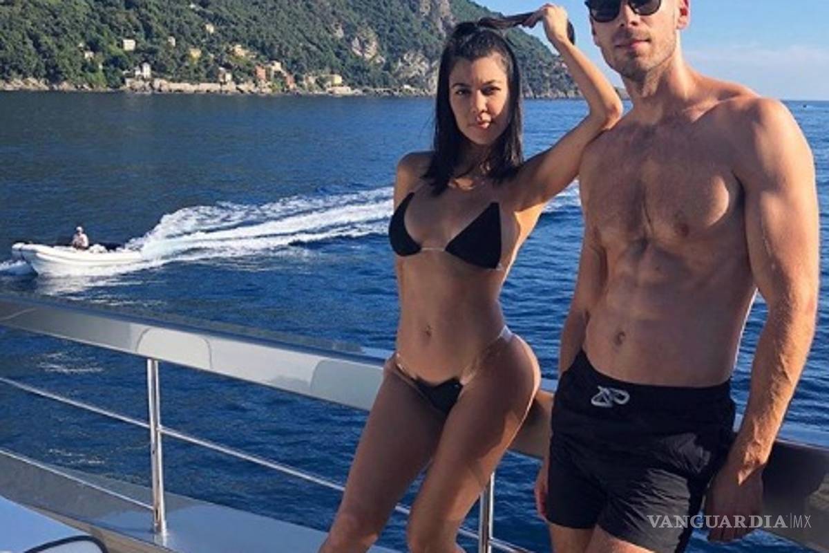 Kourtney Kardashian presume cuerpazo en la playa