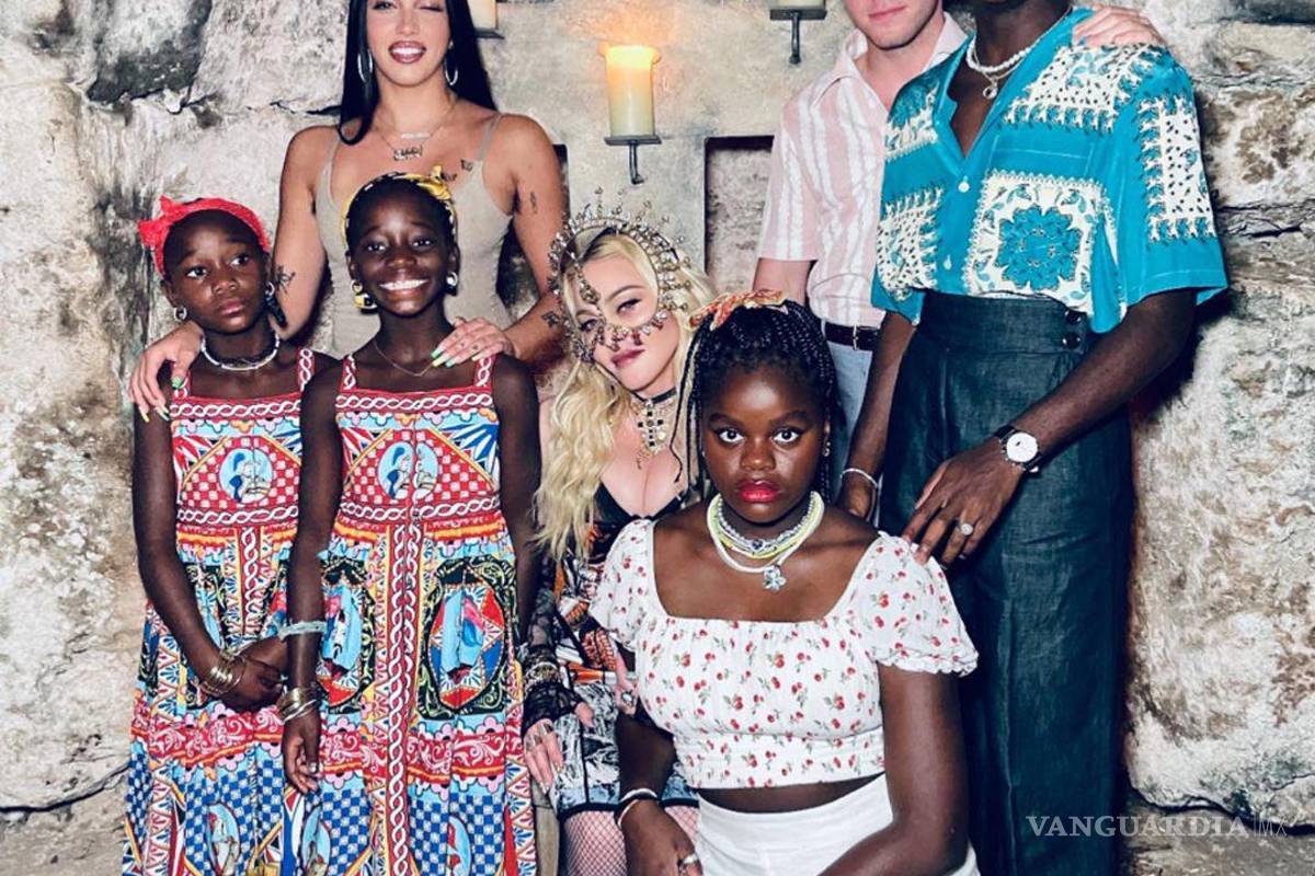 $!Recordemos que Madonna es madre de seis hijos, Rocco, de 21 años, y David, de 15, además de sus hijas Lourdes, de 24, Mercy, de 15 y las gemelas Estere y Stella, que cumplen 9 este mes.