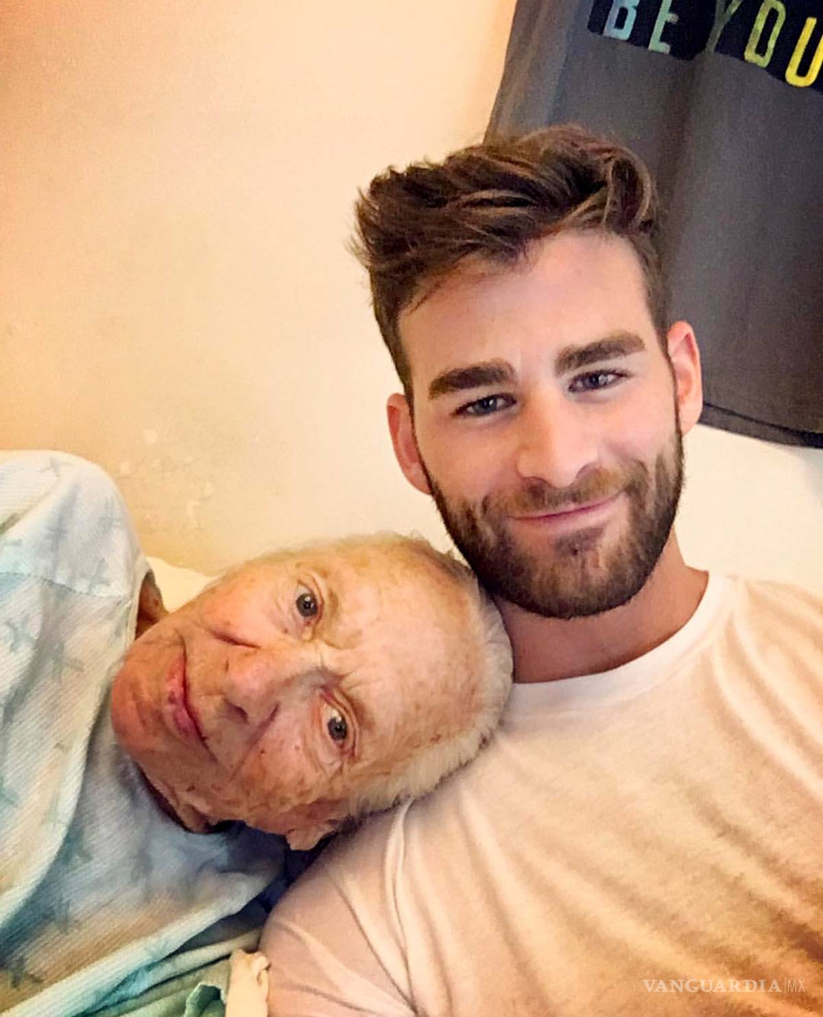 $!Adoptó a anciana enferma de leucemia para que no pasara sola sus últimos días