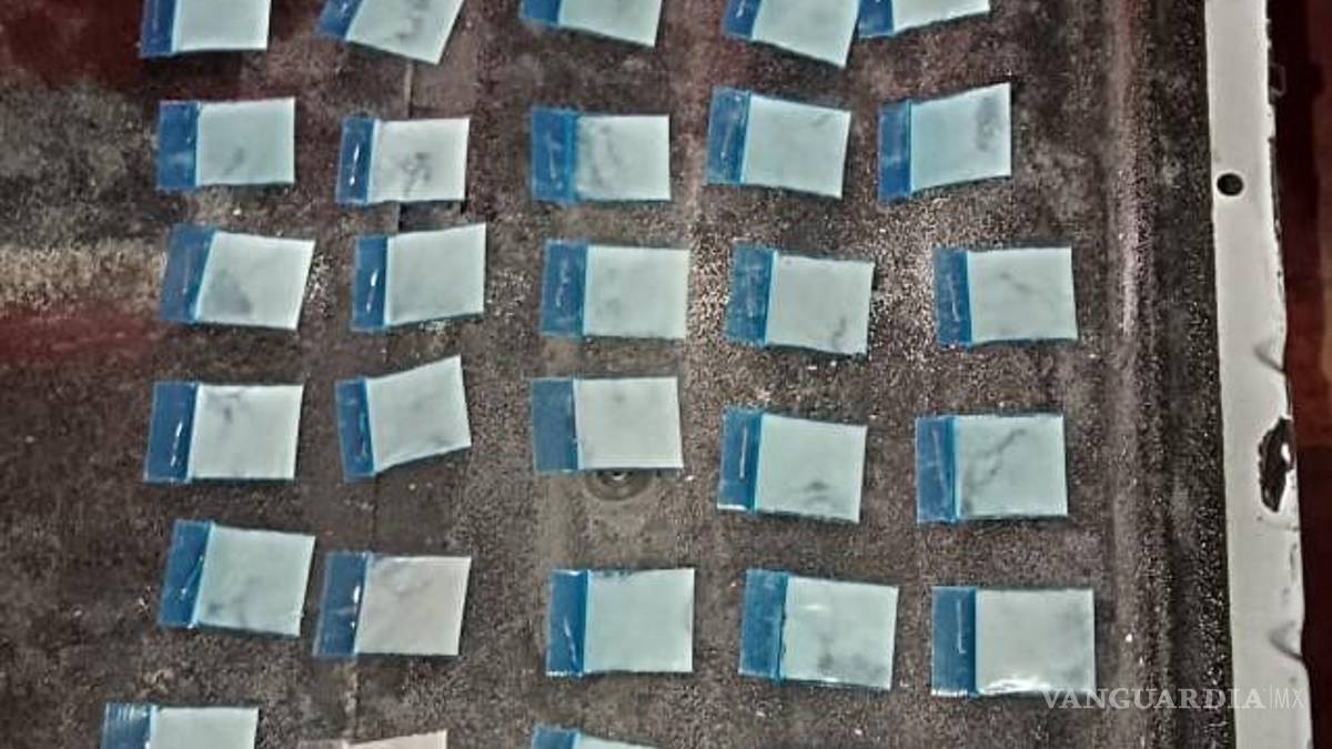 Caen cuatro jóvenes en posesión de drogas en el centro de Monterrey