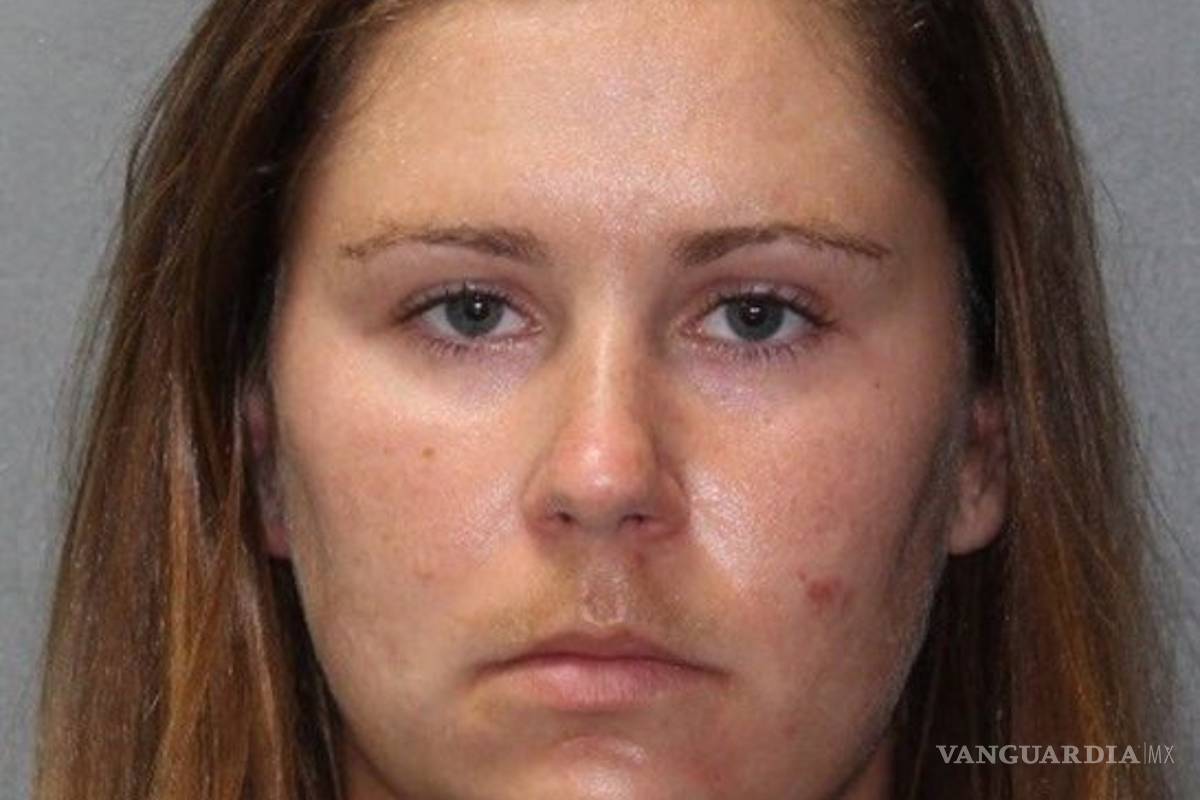 $!Profesora casada detenida por tener una “relación inapropiada” con una estudiante