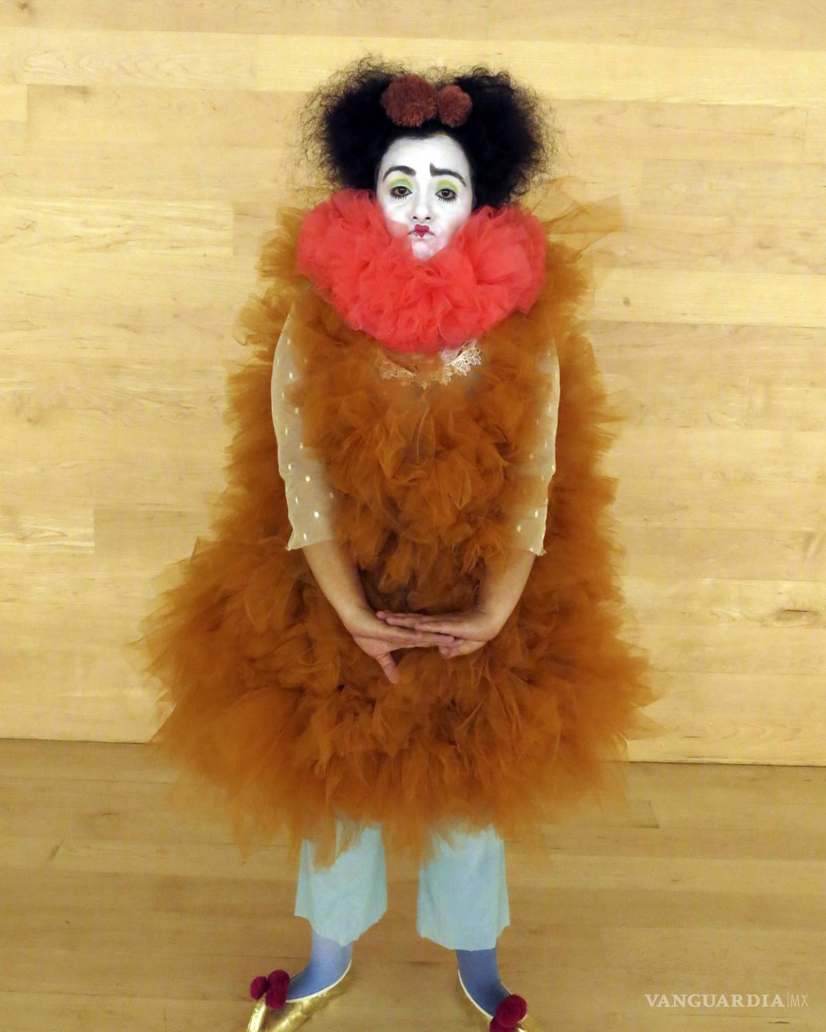 $!La clown mexicana Gabriela Muñoz, cuyo nombre artístico es Chula the Clown, posa durante una entrevista en la Ciudad de México.