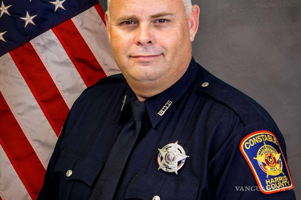 Asesina hombre a tiros a policía de tránsito en Texas en plena calle