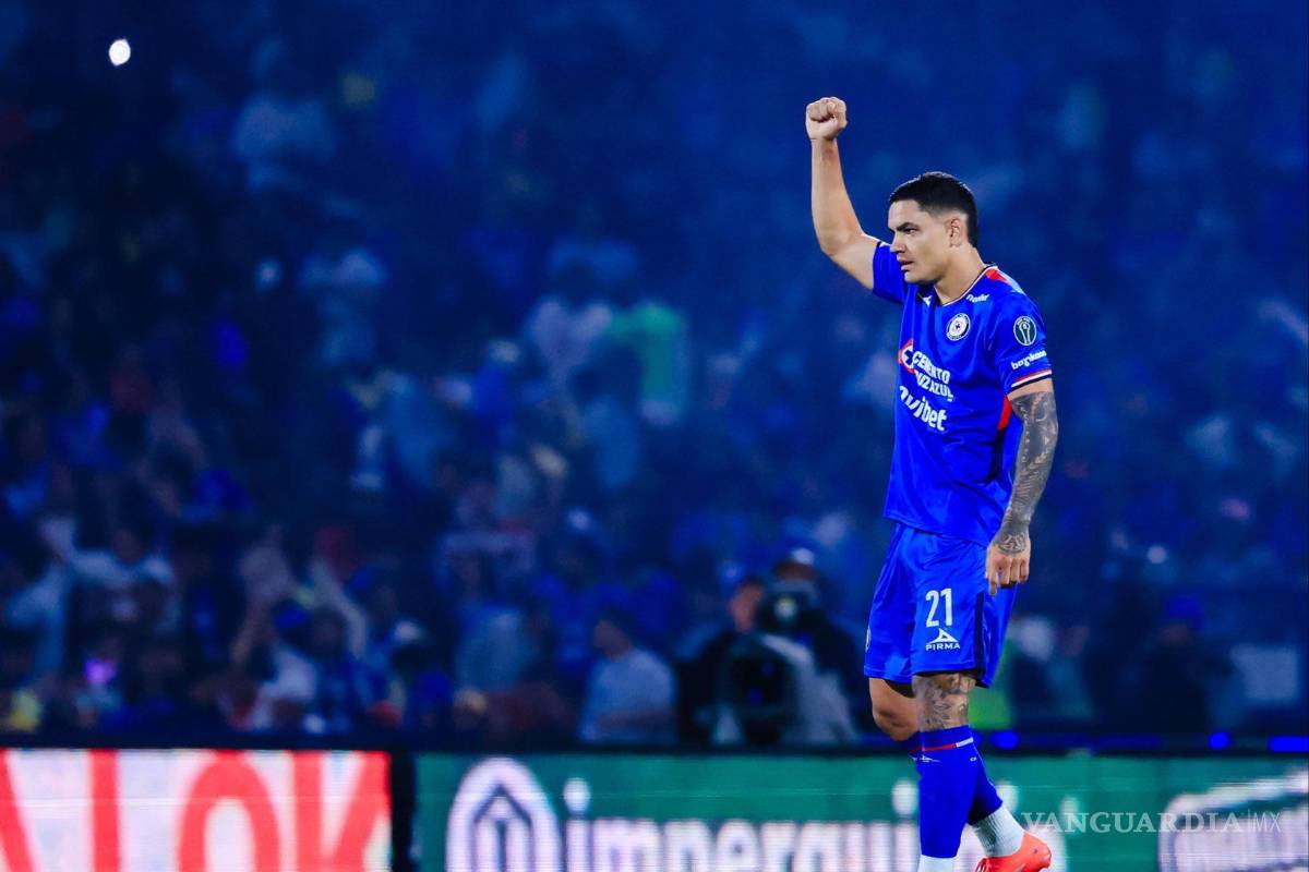 $!Gabriel Fernández celebró con furia su gol del empate ante el América, encendiendo al Olímpico Universitario.