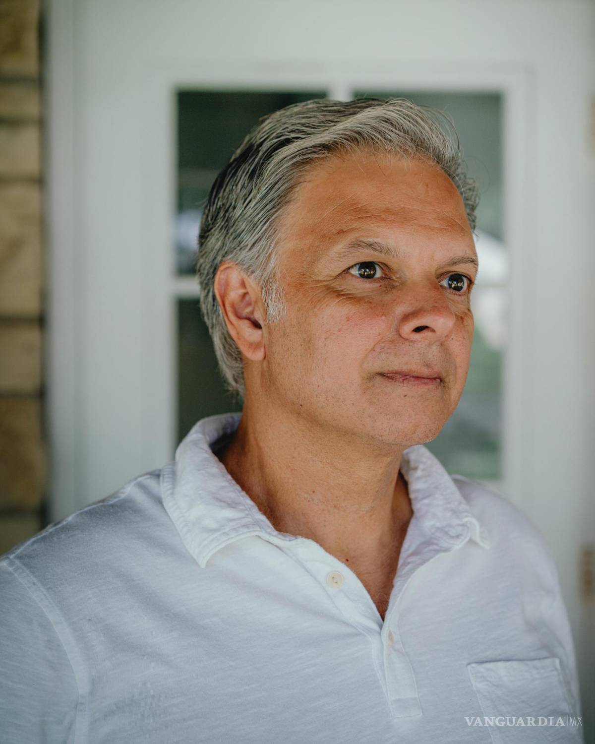 $!Anthony Gavic en su casa en Whitefish Bay, Wisconsin. La abuela de Gavic Juanita Rodríguez, nadó hasta EU desde San Luis Potisi, México, en 1917.