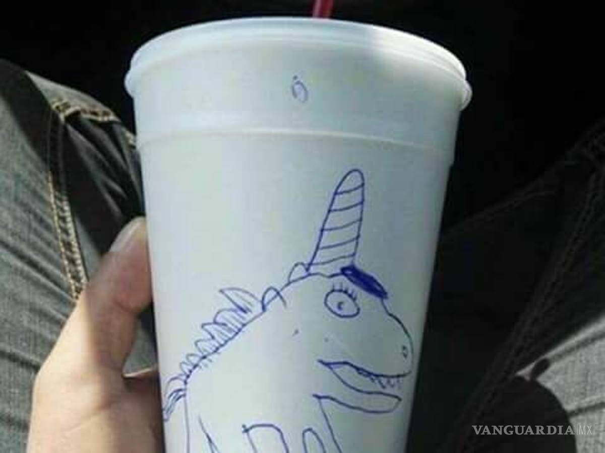 $!La magia del #unicornfrappuccino llega a los memes