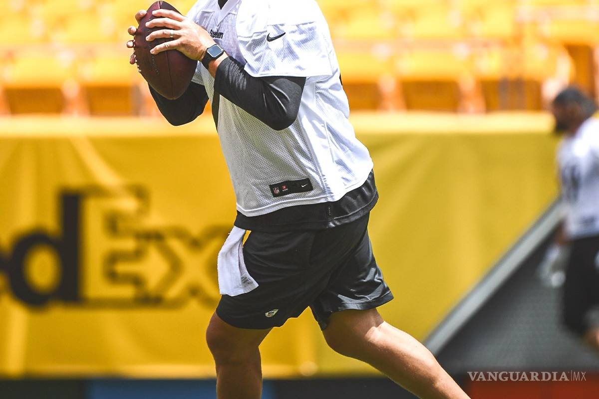 Luego de casi un año, Roethlisberger vuelve a lanzar un balón en el Heinz Field
