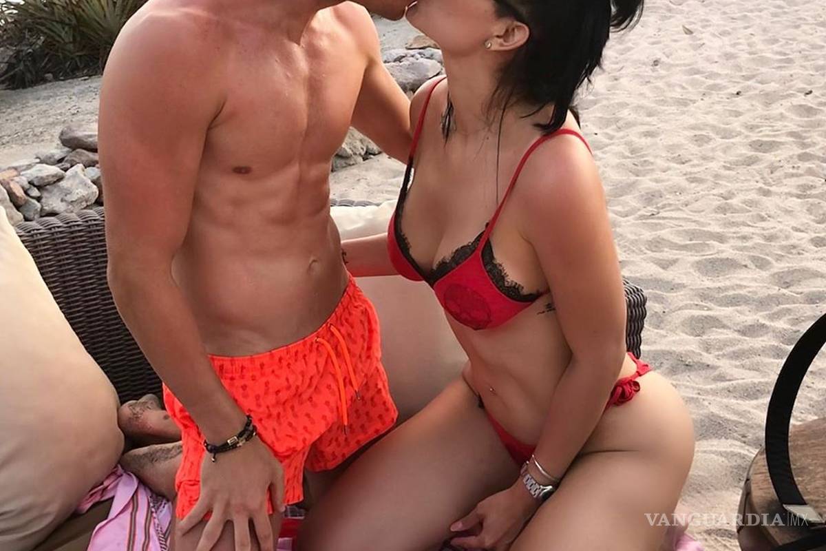 Ella es Paola... la polémica y bella hermana de Carlos Salcedo que presume su amor con el portero del Puebla