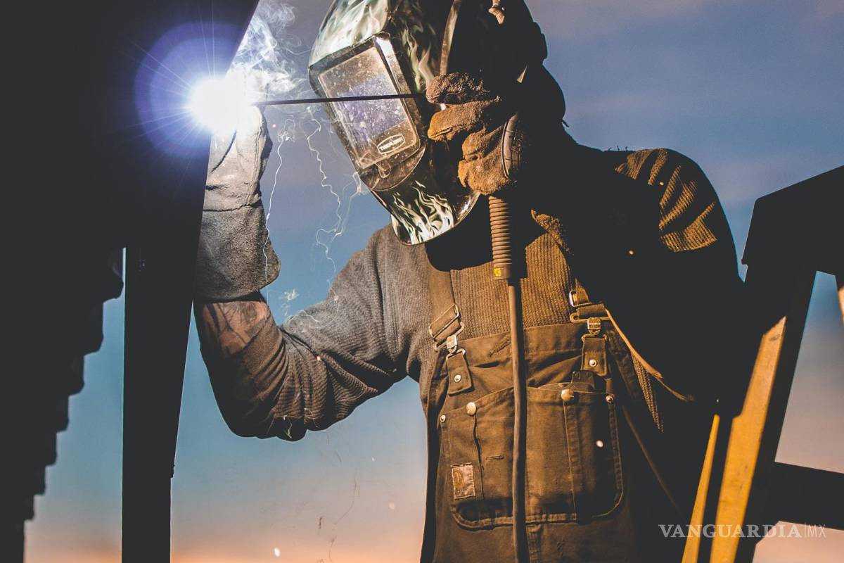 Inegi: COVID desploma productividad laboral