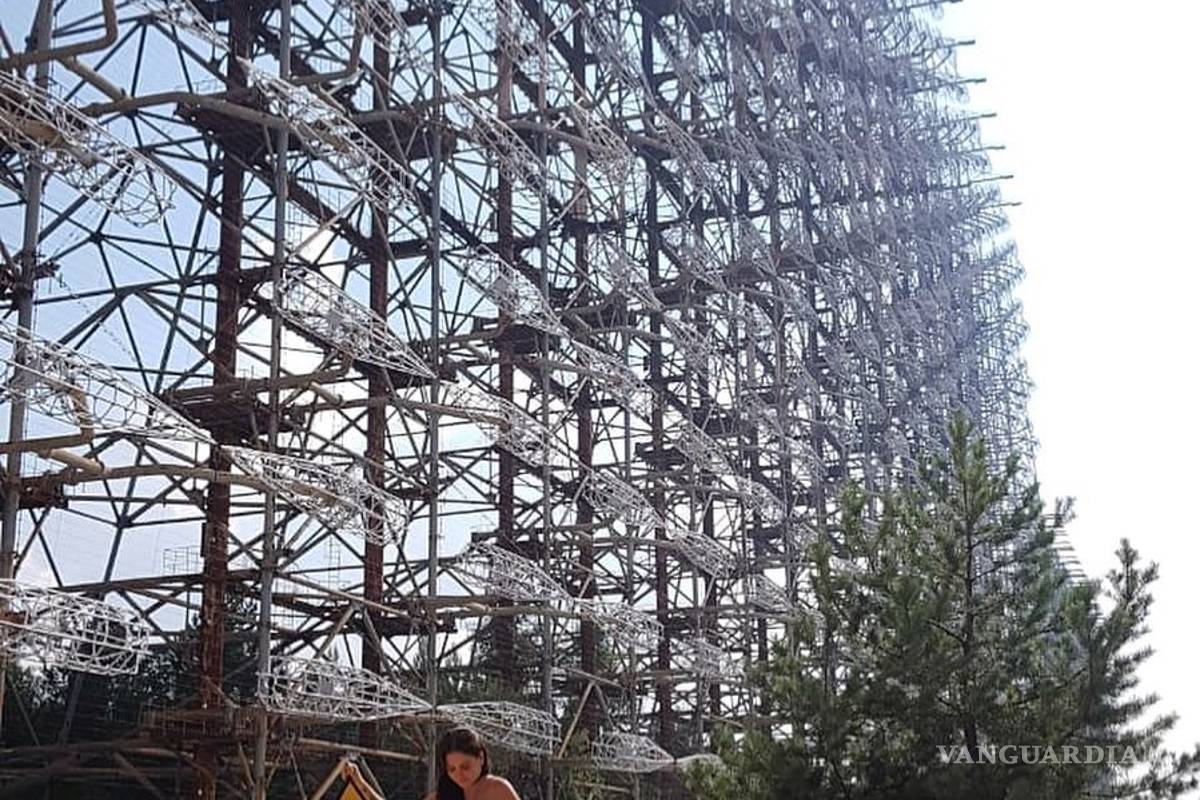 $!Sin miedo, Celia Lora posa sexy y sin protección en Chernobyl