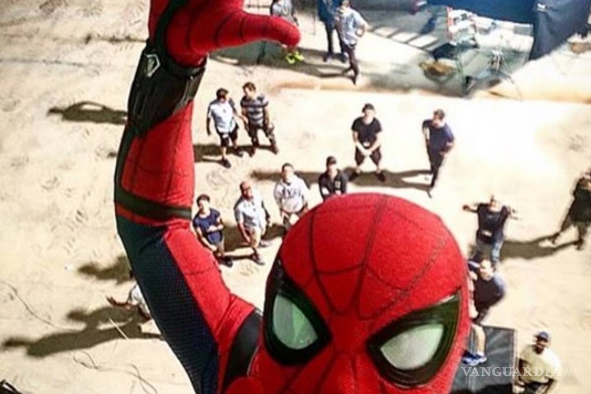 Spider-man se toma selfie