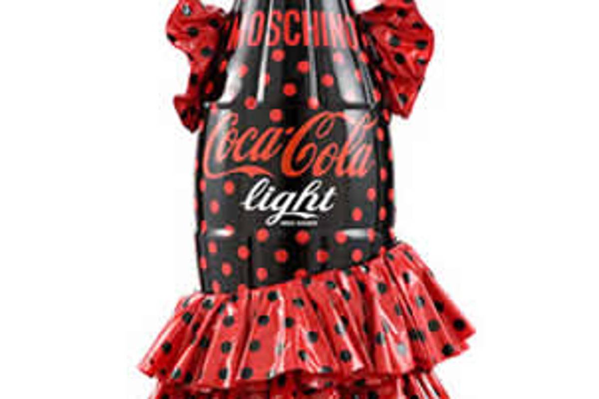 Moschino viste a Coca Cola