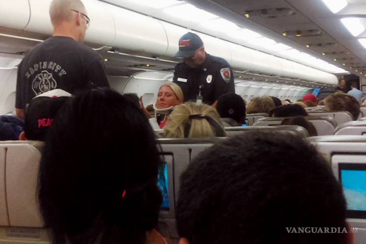 Turbulencia durante vuelo de JetBlue deja más de 20 heridos