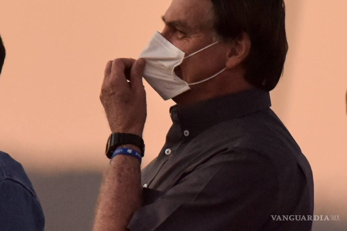 Muestra Bolsonaro mejoría y se acerca a simpatizantes