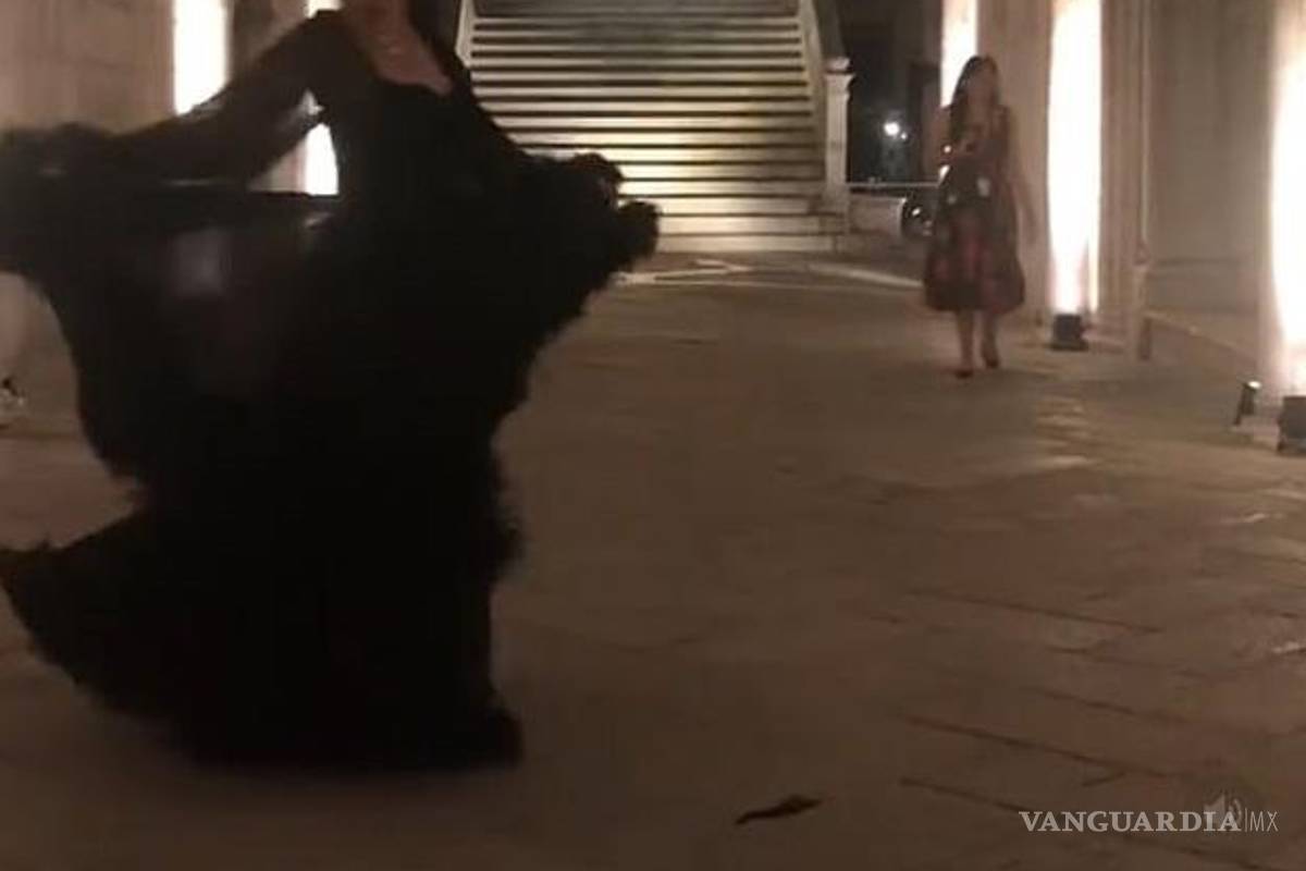 $!La actriz agradeció a los diseñadores D&amp;G que con uno de sus vestidos pudo vivir un momento de Cenicienta.