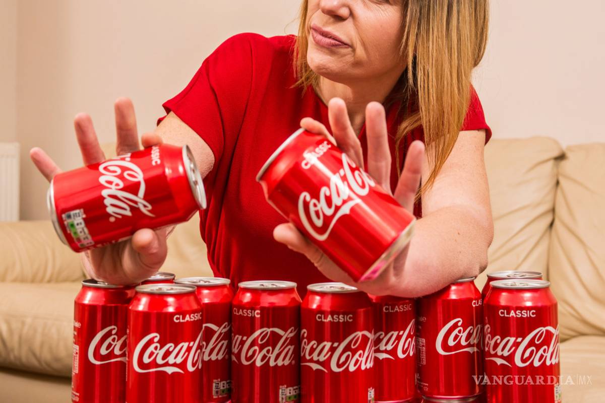 Mujer logró bajar la mitad de su peso después de abandonar el refresco