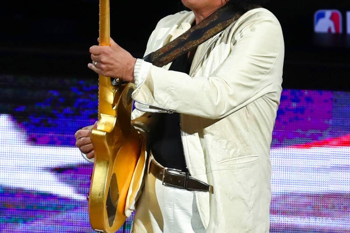 $!Carlos Santana interpreta el himno de Estados Unidos en las finales de la NBA