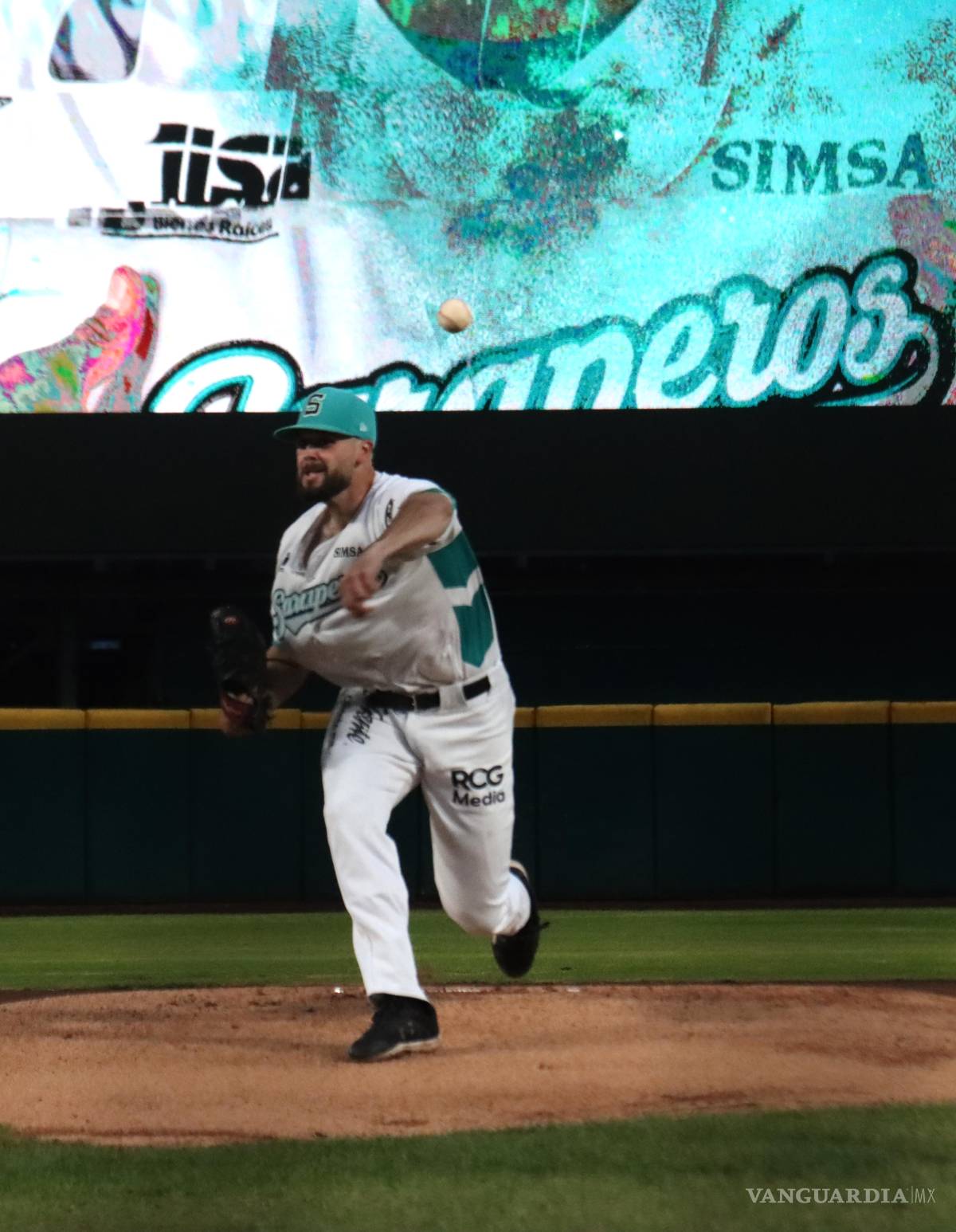 $!Saraperos limitó a los poblanos por más de siete entradas, pero su “muralla” fue vencida.