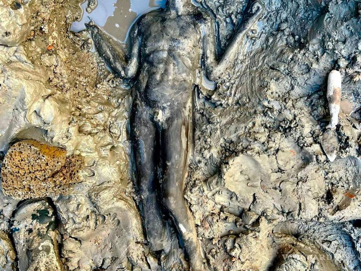 $!Una estatua en el sitio del descubrimiento bien conservadaa de una antigua fuente termal toscana en San Casciano dei Bagni, Italia central