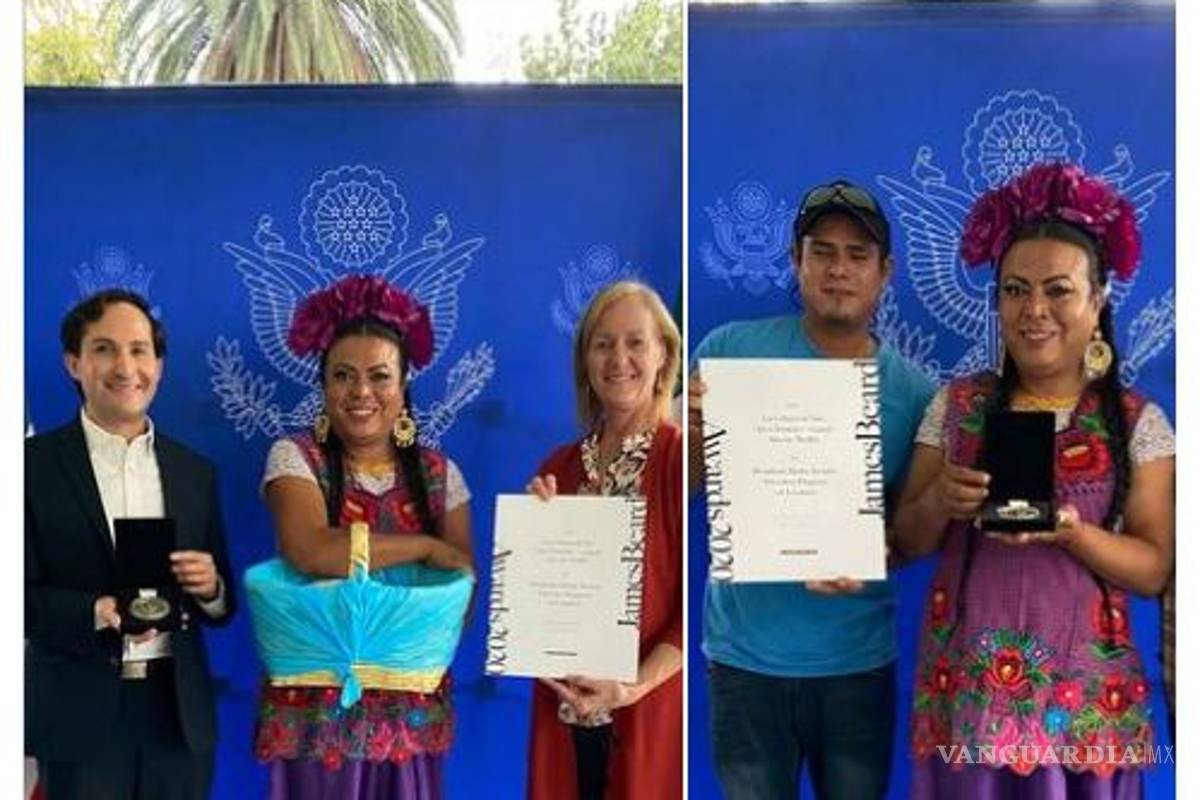 Lady Tacos de Canasta se convierte en estrella de Netflix, recibe premio por sus manjares