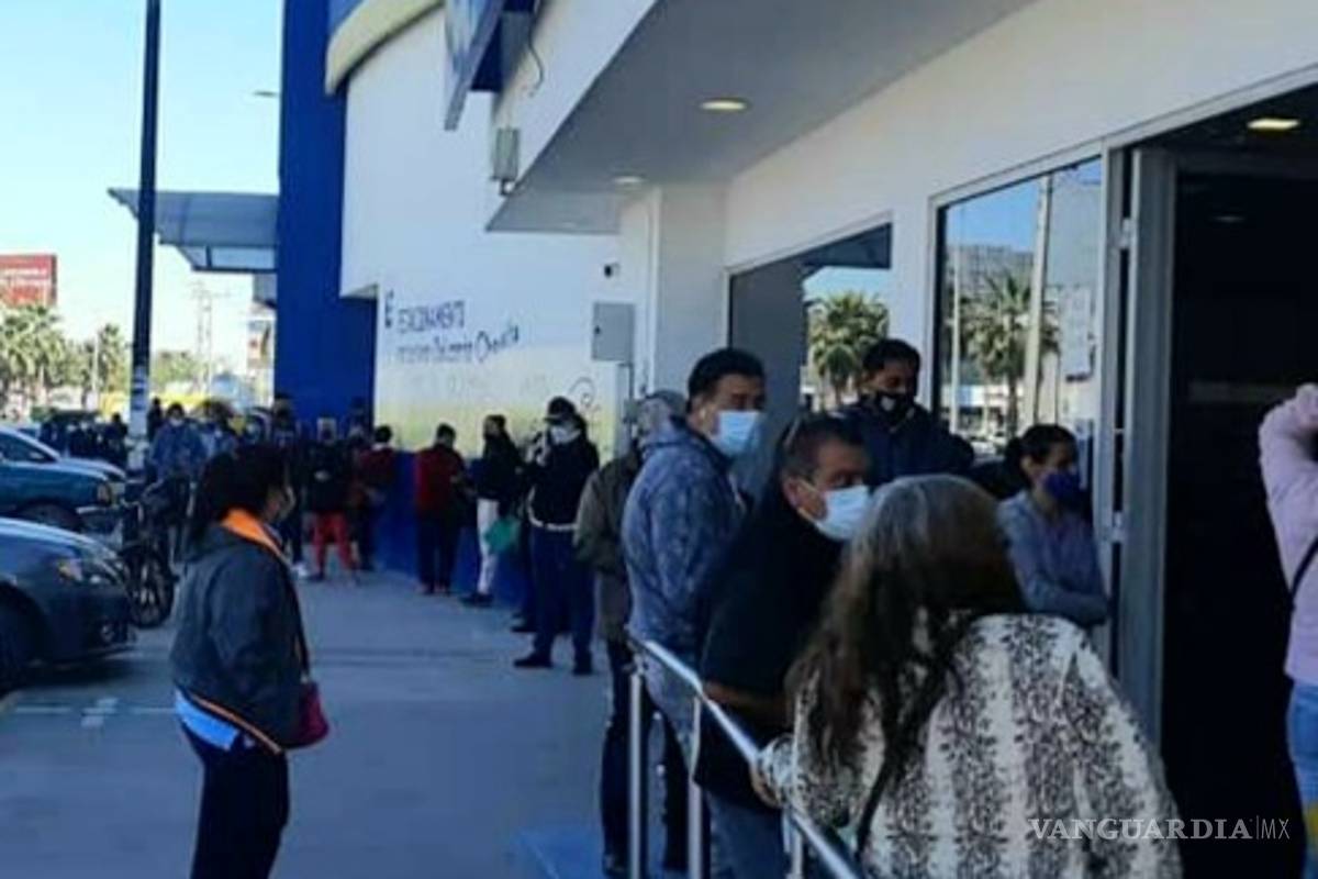 Cierre de bancos en Gómez Palacio provoca aglomeraciones en sucursales de Torreón