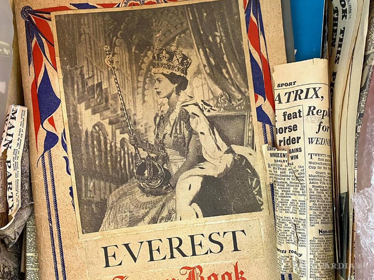 $!Álbum de recortes de la expedición al Everest.