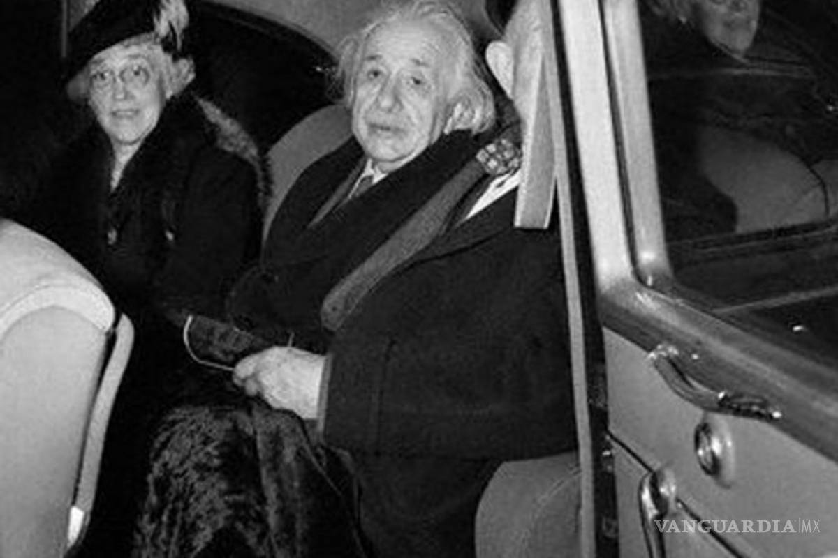 $!¿Por qué Albert Einstein sacó la lengua en esta foto?