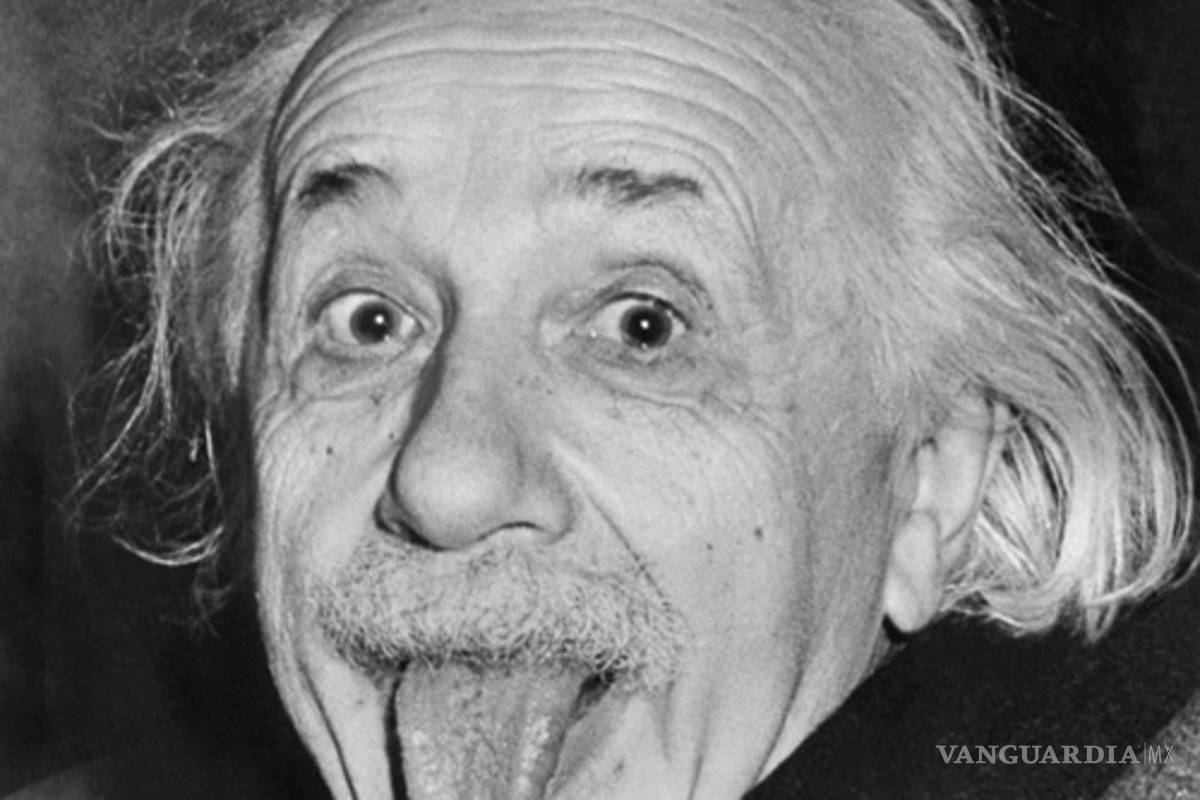 $!¿Por qué Albert Einstein sacó la lengua en esta foto?