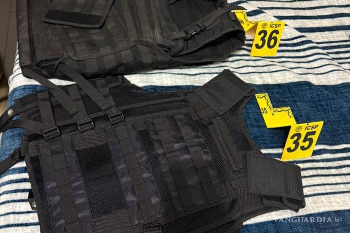 Catean casa de Monterrey por homicidio y encuentran armas