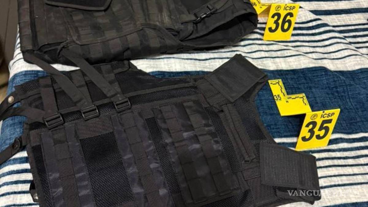 Catean casa de Monterrey por homicidio y encuentran armas