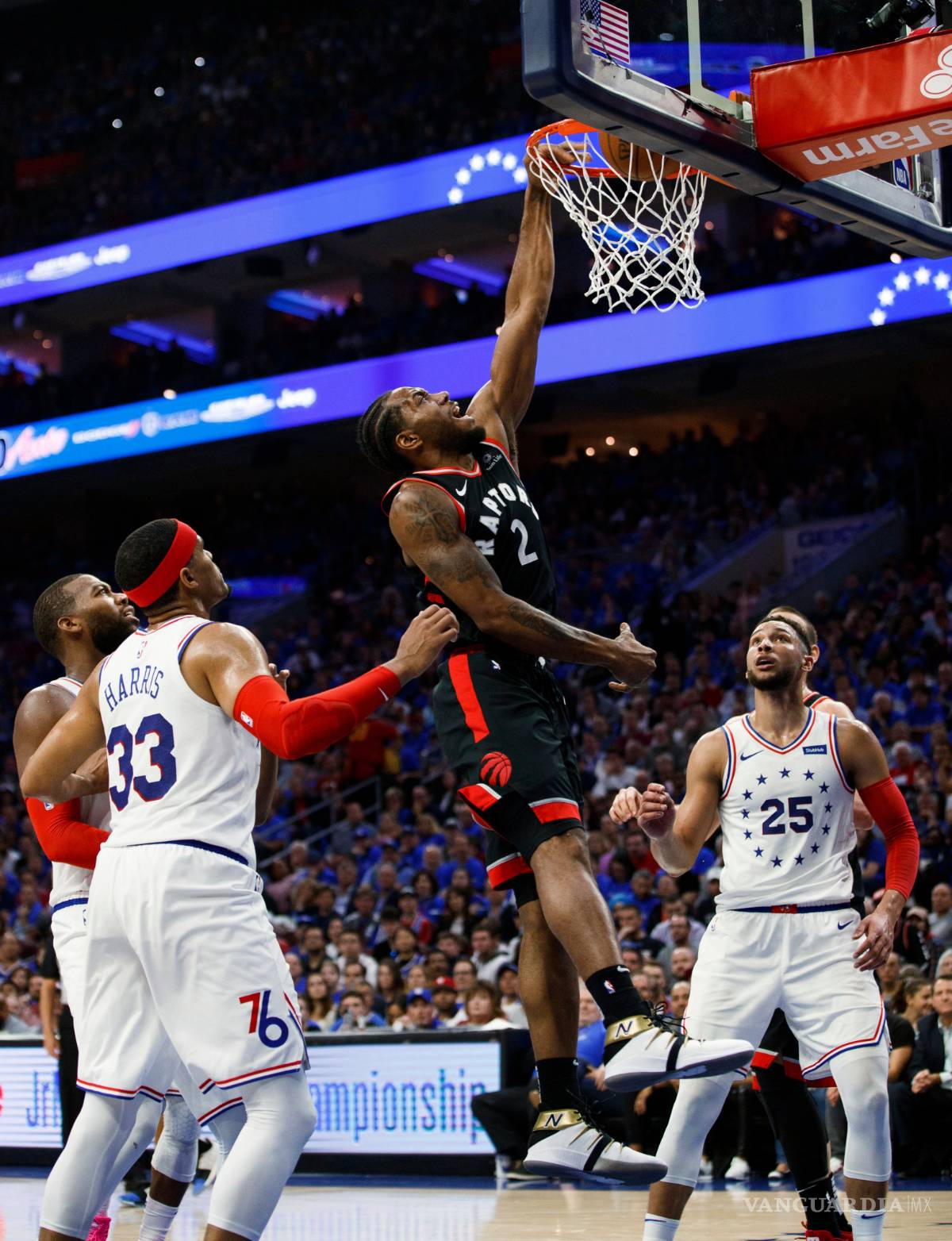 $!Joel Embiid pone arriba a los 76ers sobre los Raptors