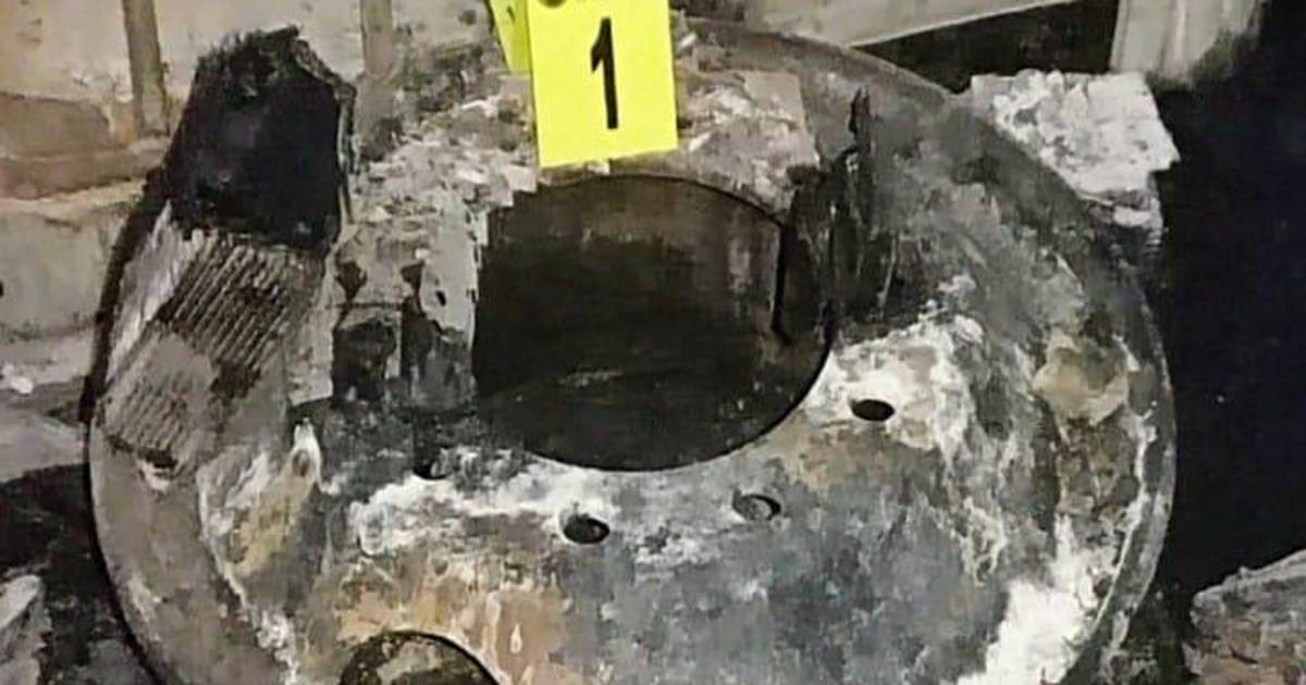 Fiscalía catea taller, tras incendio que calcinó más de 20 autos y dejó tres heridos, en Nuevo León