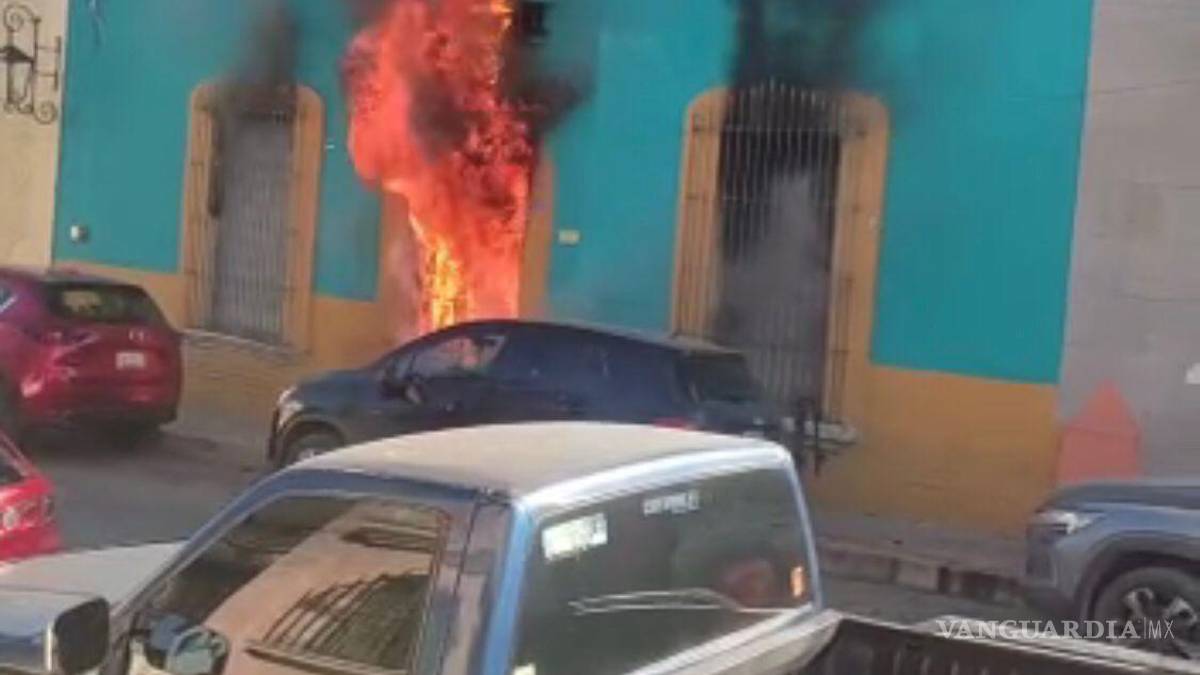 Incendio arrasa con el bar ‘Patio Azul’, en el centro de Saltillo