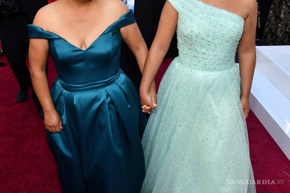 Yalitza y su madre se emocionan al ver a Diego Luna en la alfombra roja de los Oscares
