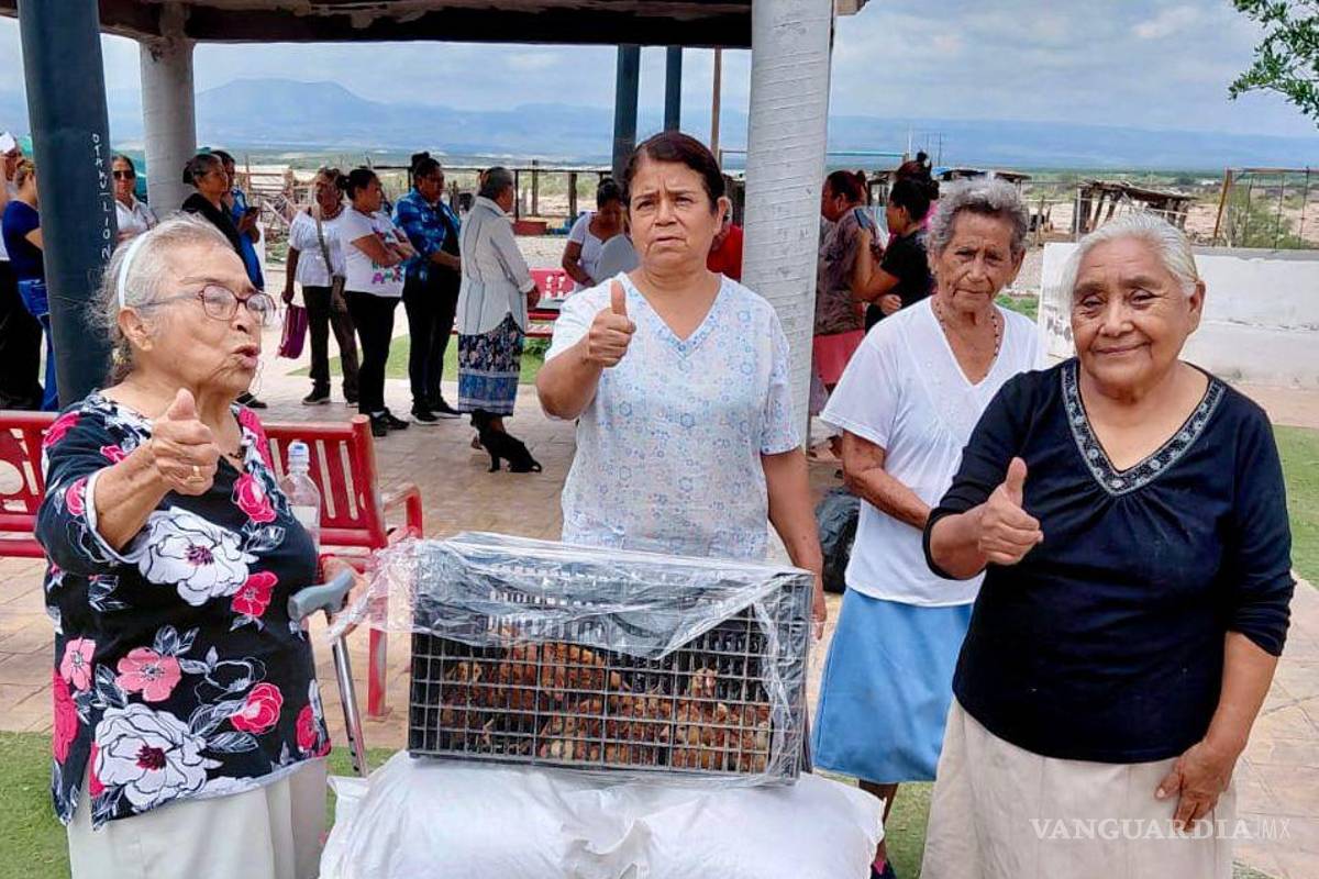 Más de 4 mil aves se entregan en ejidos de Ramos Arizpe para autoconsumo y producción
