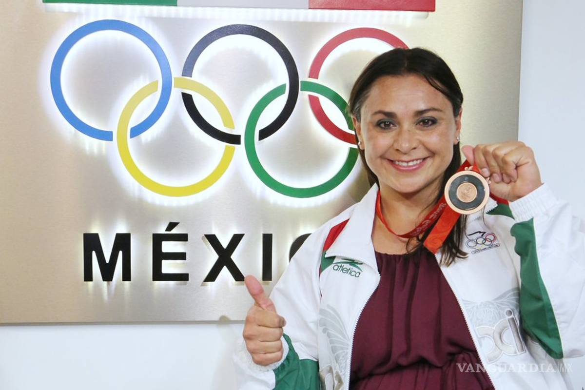 Damaris Aguirre recibe medalla olímpica después de 9 años