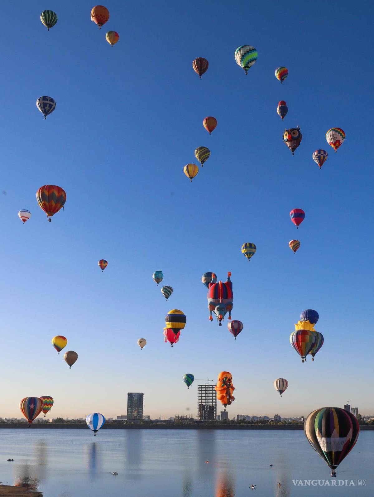 $!Algunos globos muestran figuras llamativas que van desde un oso perezoso, así como una bruja, el Principito y Rafiki de ‘El Rey León’.