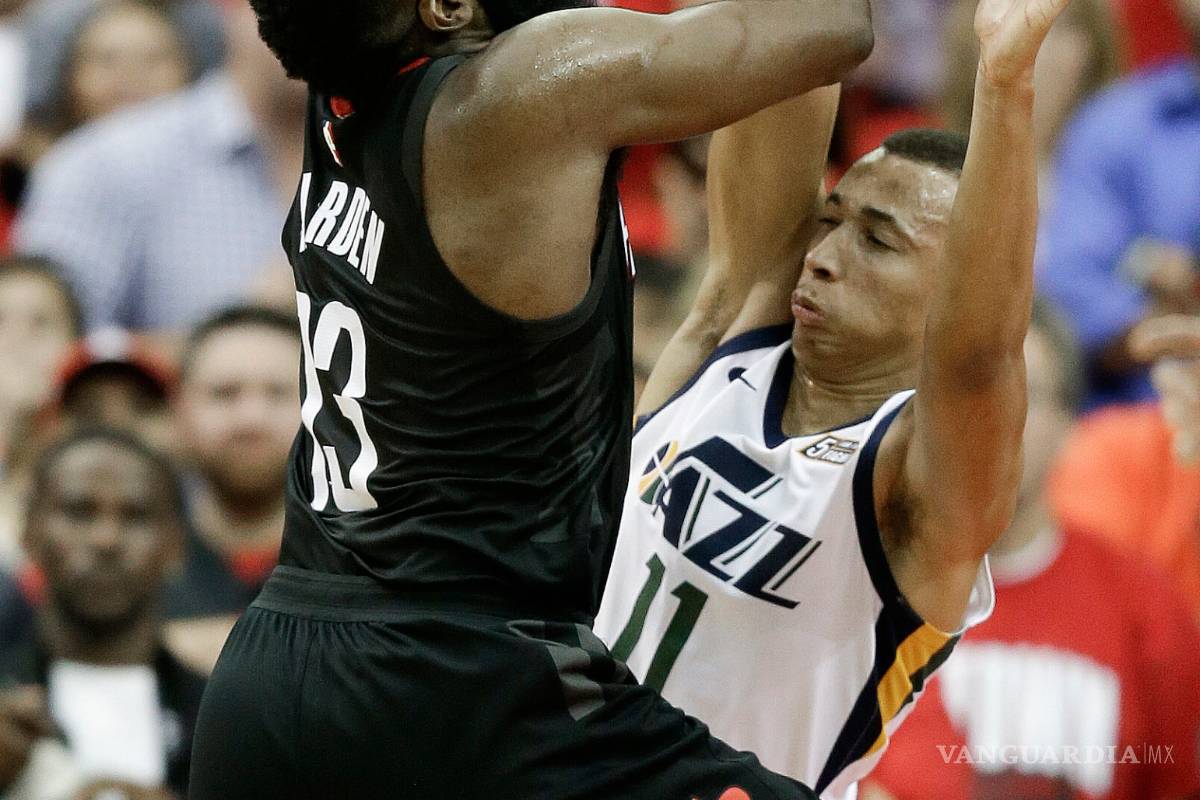 Jazz de Utah sorprende a Rockets de Houston