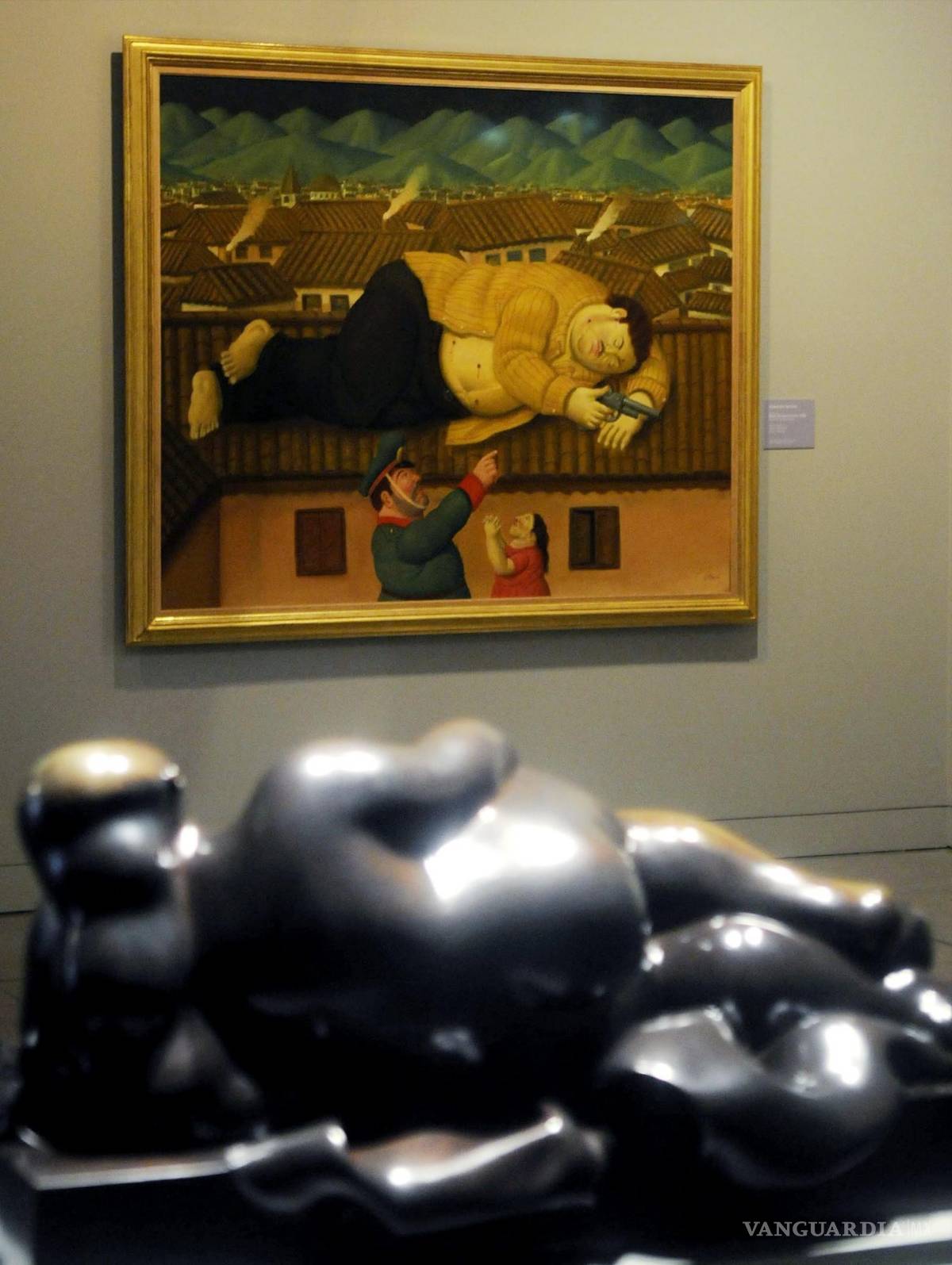 $!Fotografía del cuadro La muerte de Pablo Escobar, donada por el maestro Fernando Botero a finales del año 2010, en el Museo de Antioquia, en Medellín (Colombia). EFE/Luis Eduardo Noriega