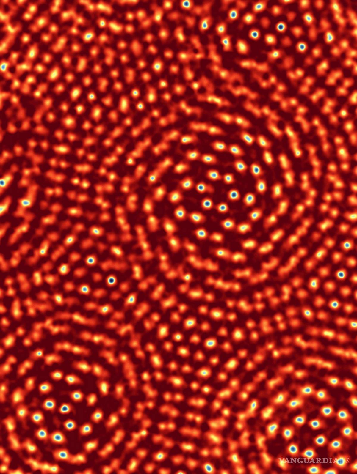 $!Imagen atómica obtenida en 2018, incluida en el Guinness World Records. Se trata de la magen pticográfica de dos láminas de bisulfuro de molibdeno, una rotada 6.8 grados con respecto a la otra, obtenida en 2018. EFE/Cornell University