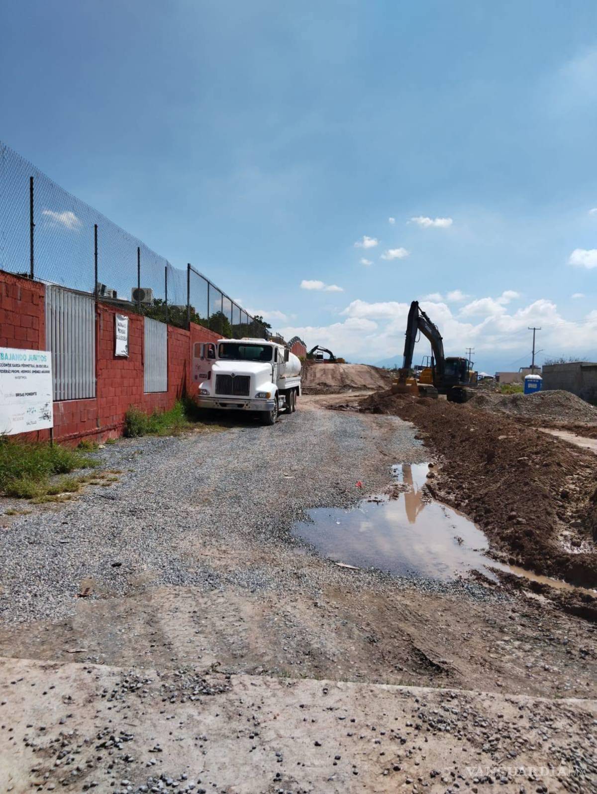 $!La obra de aproximadamente 30 viviendas se desarrolla a un costado de la Escuela Primaria Federal Herminio Jiménez Aguirre, en Brisas Sector Poniente.