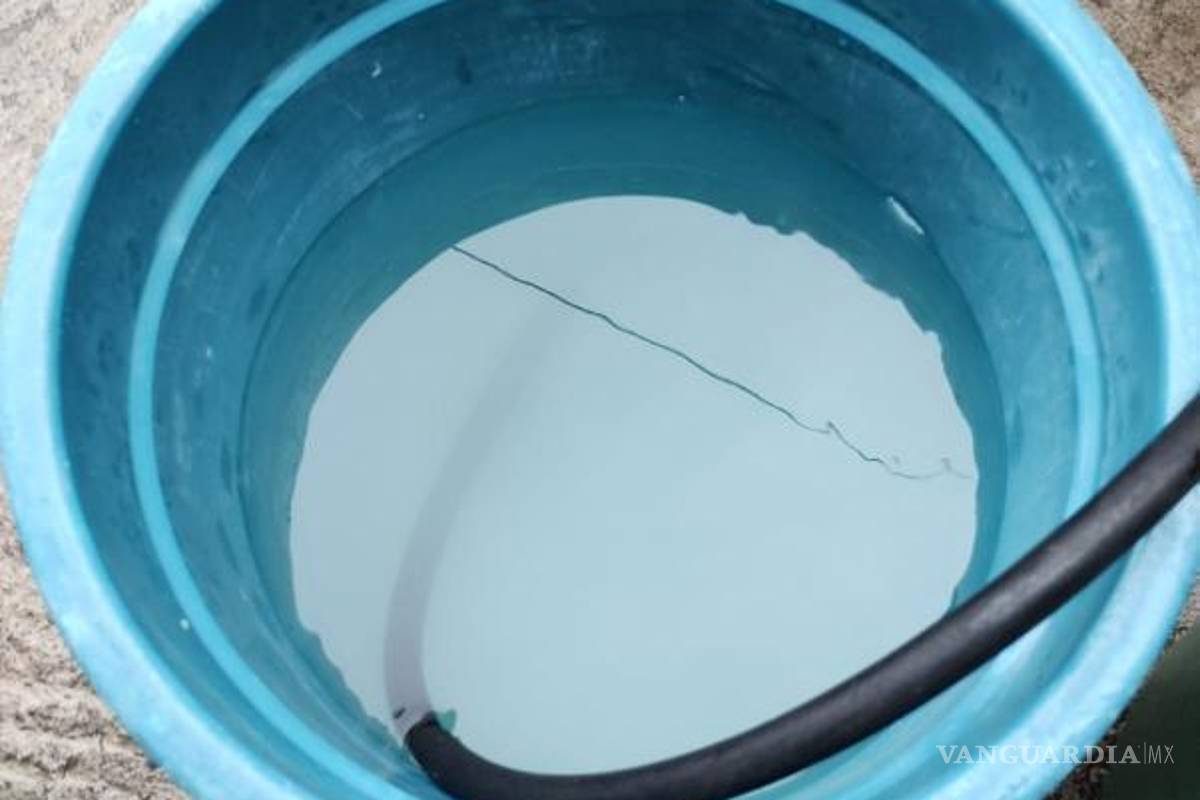 Aguas de Saltillo recomienda no ingerir agua turbia de la llave; aunque sí sirve para bañarse, dice