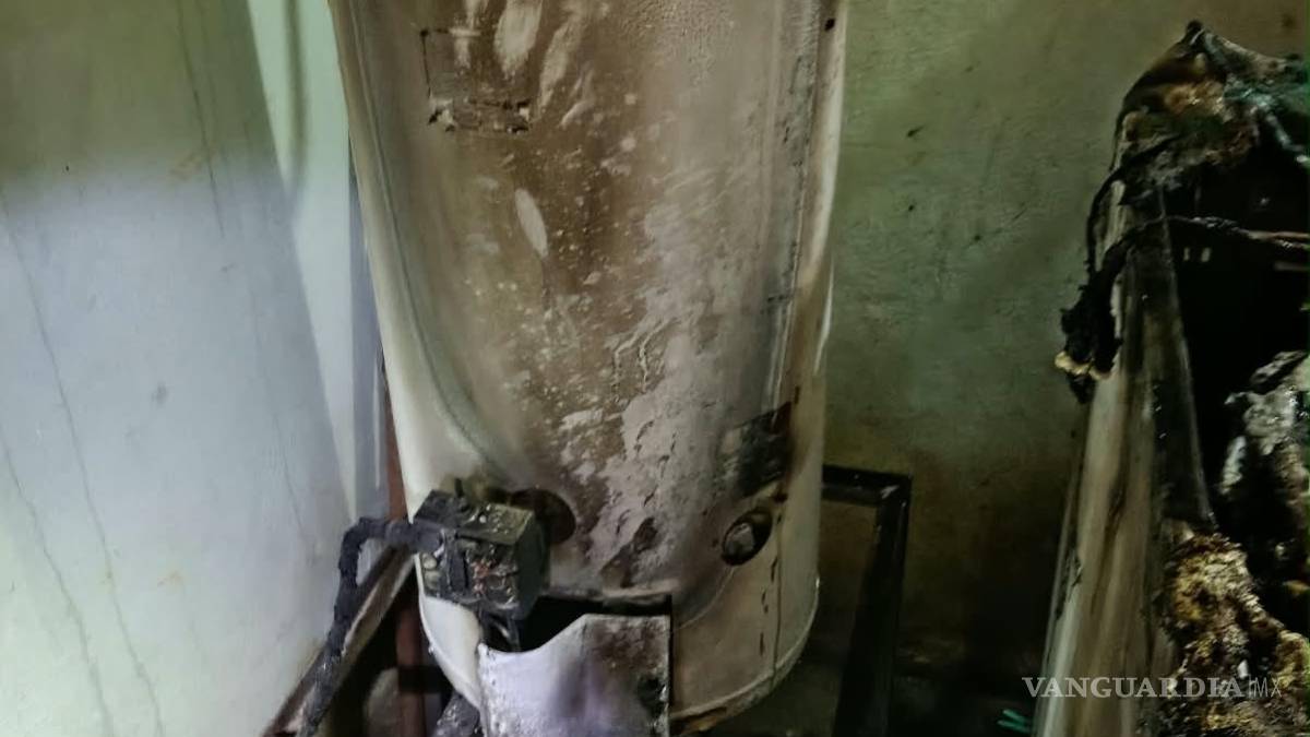 Flamazo convierte su hogar en una ‘trampa de fuego’; hombre acaba quemado, en la Analco