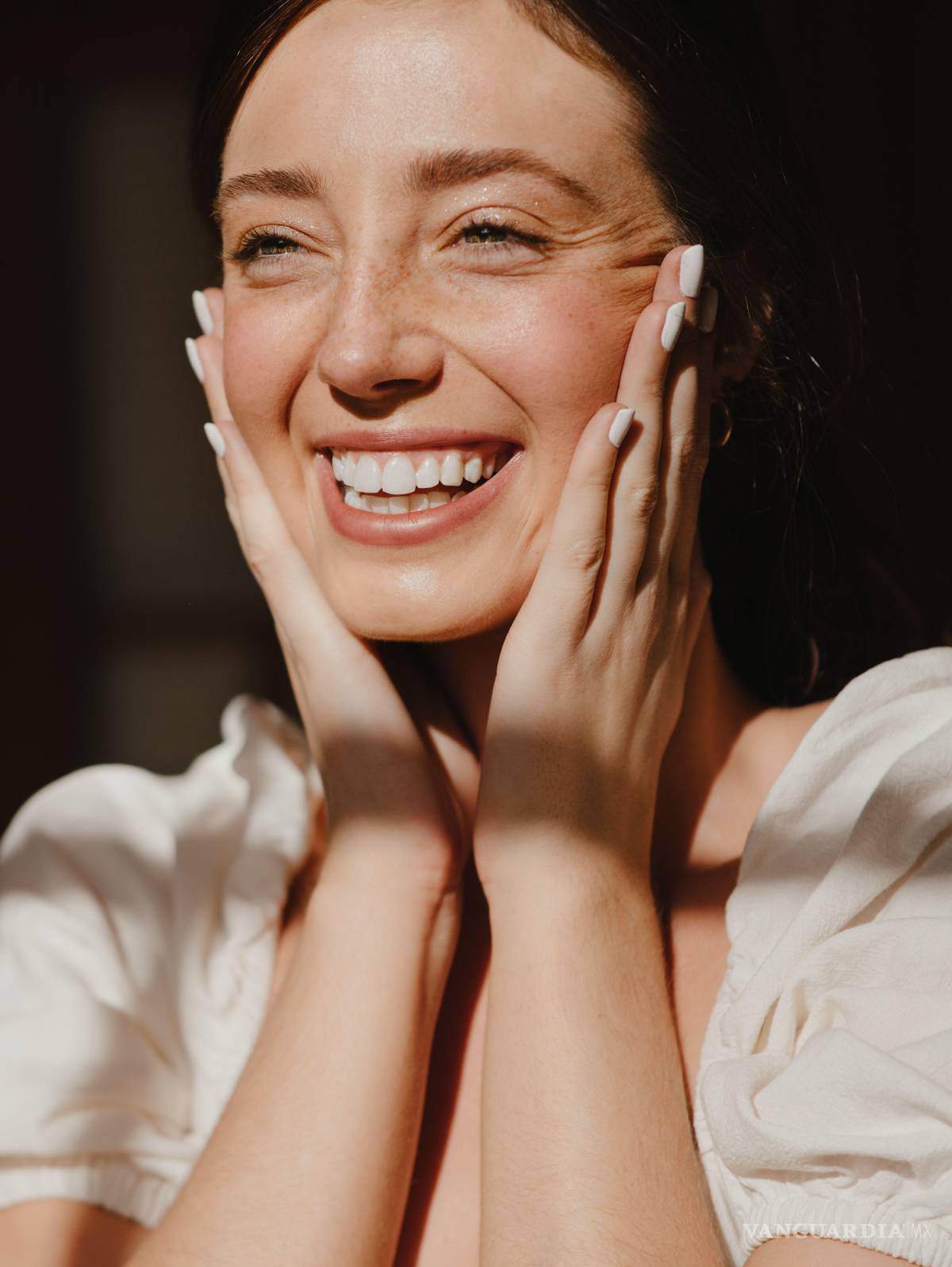 $!La piel de acabado natural continúa como una de las principales tendencias de maquillaje de la temporada.