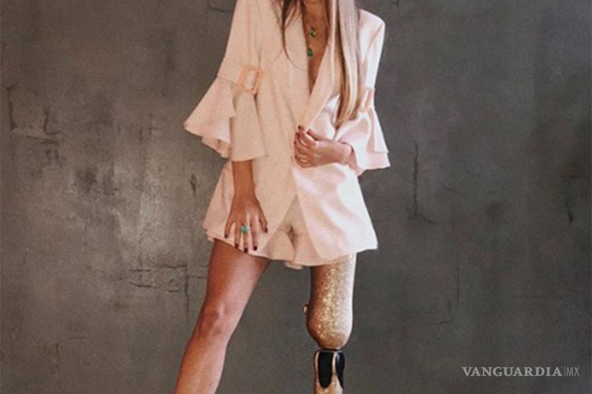 Modelo brasileña con pierna biónica rompe las redes sociales