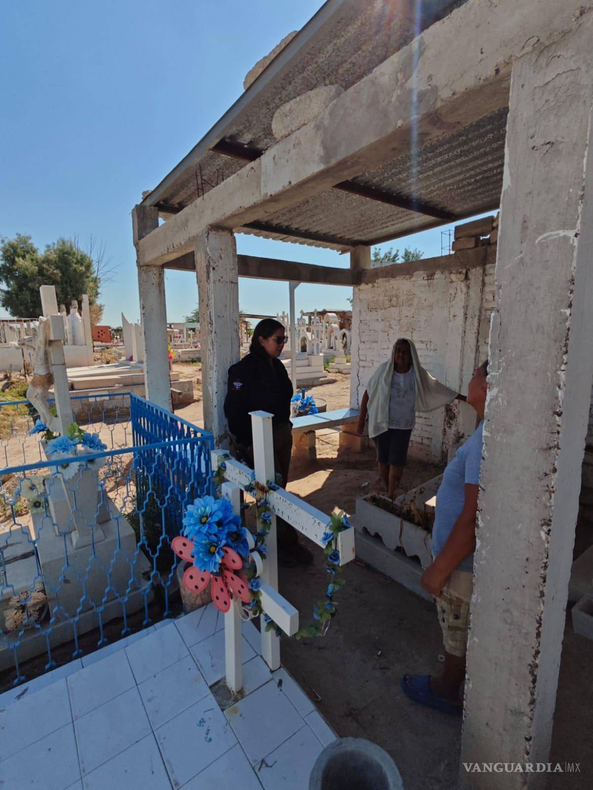 $!Personal de Protección Civil inspecciona las áreas más concurridas de los panteones municipales.