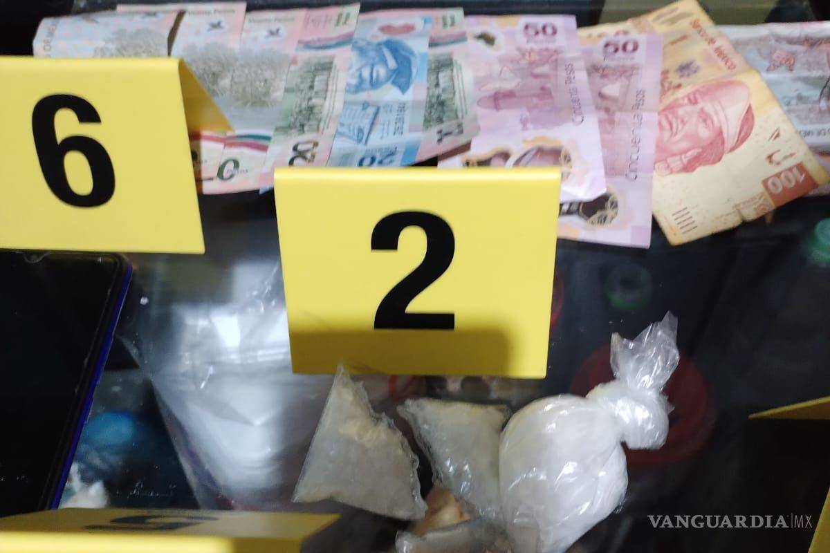 Agentes catean dos viviendas en Monterrey por narcomenudeo