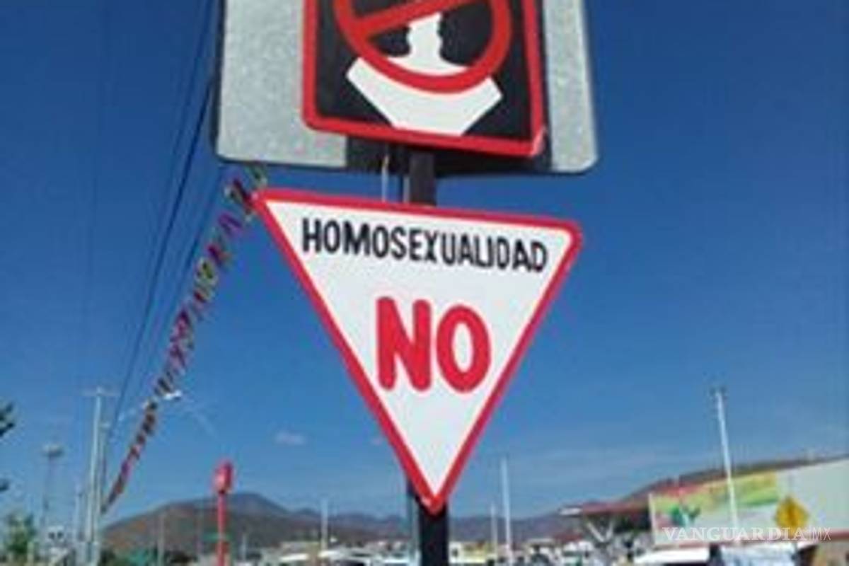 Polémicos letreros coloca la organización Cristo Vive en Saltillo